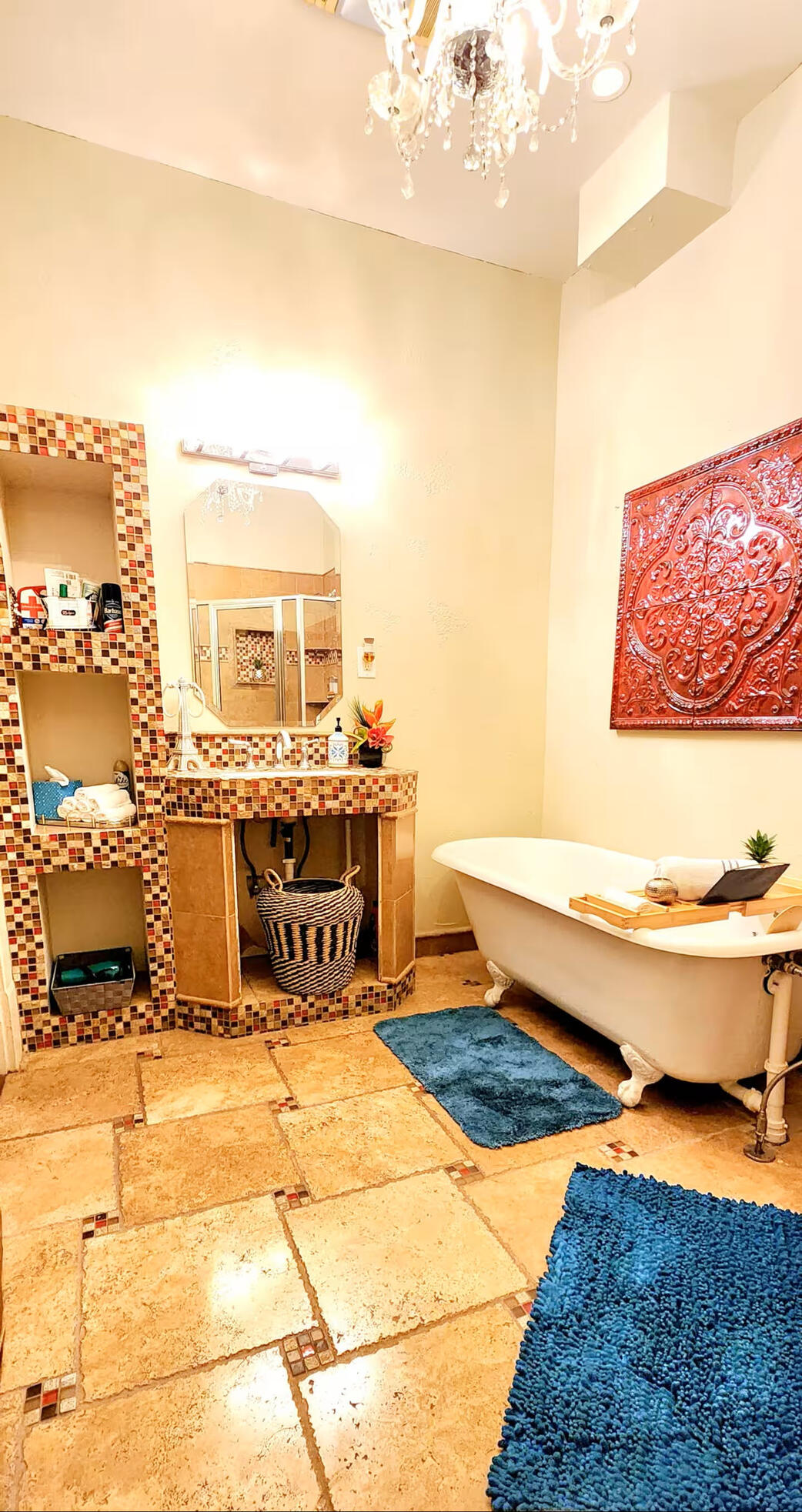 Large Full Bathroom • Bathtub, Shower & Open Layout