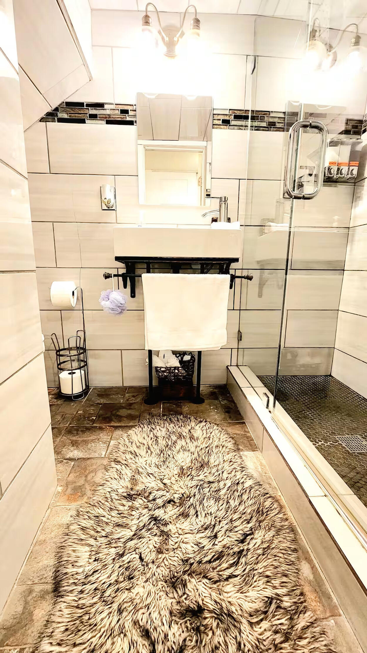 Full Bathroom • Detailed Tile Design &amp; Comfortable Layout